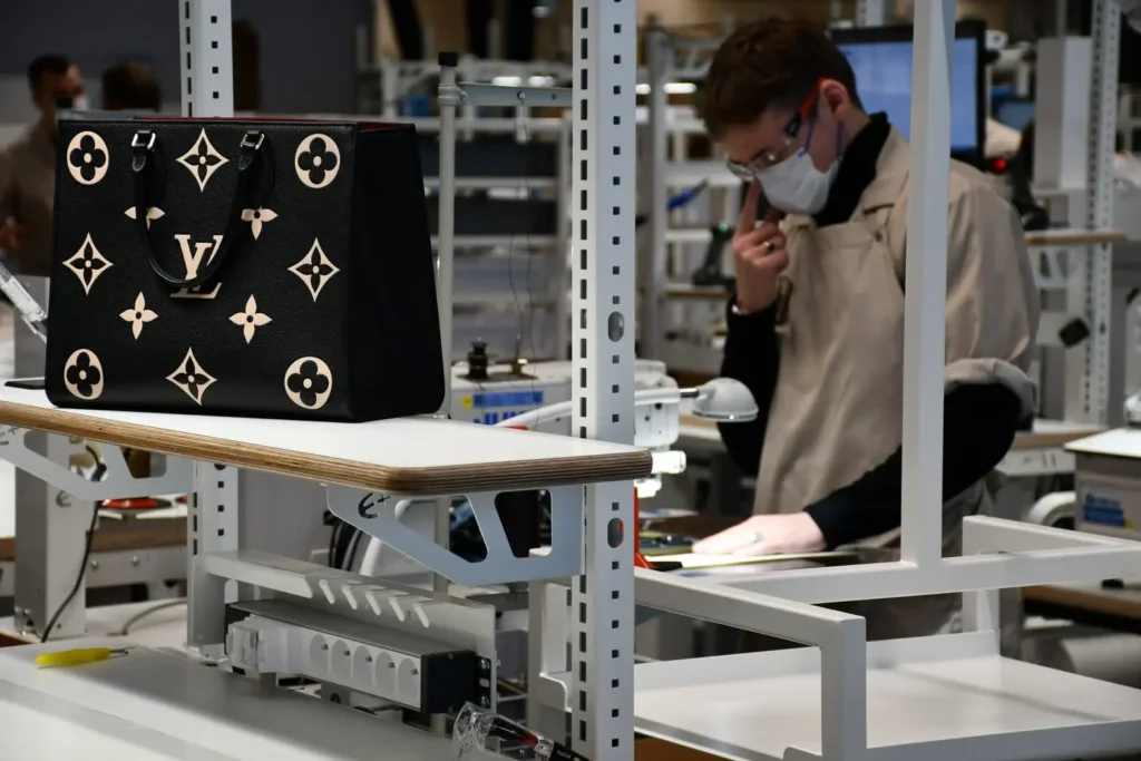 Atelier vuitton vendome sac onthego cuir noir