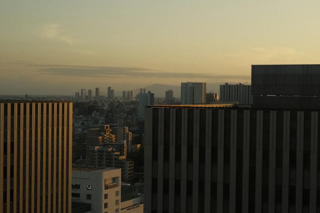 Panorama de gratte-ciel de Tokyo au crépuscule